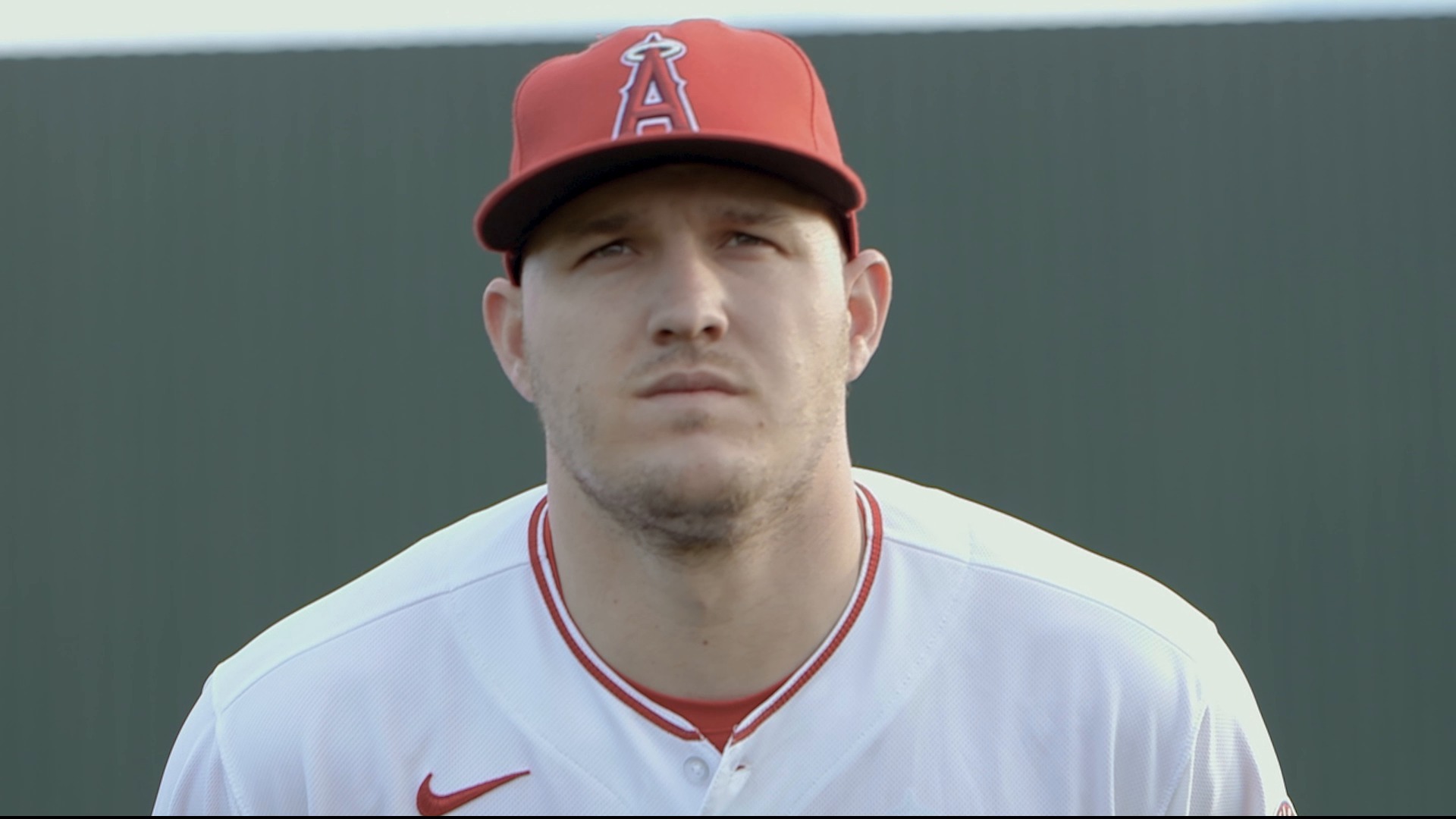 Mike Trout visits New Jersey family after they lost home in a